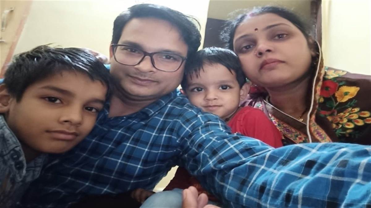 https://www.jagranimages.com/images/newimg/22082023/22_08_2023-bhopal_family_suicide_23509379.jpg