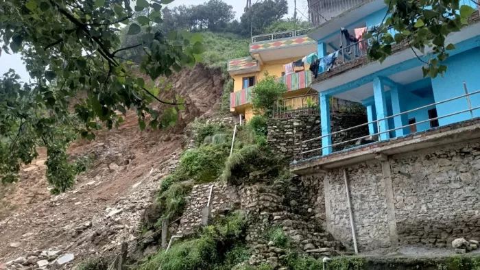 चंबा में भूस्खलन प्रभावित क्षेत्रों में खतरा को देखते हुए खाली करवाए गए छह भवन