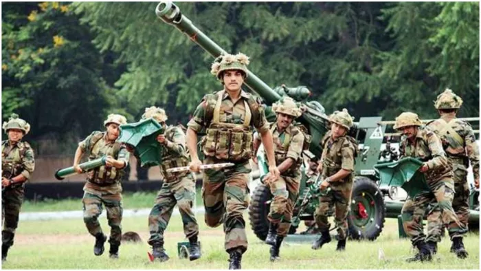 जम्मू-कश्मीर में सेना का जबरदस्त एक्शन, आतंकी हमलों में आई कमी (प्रतीकात्मक तस्वीर)
