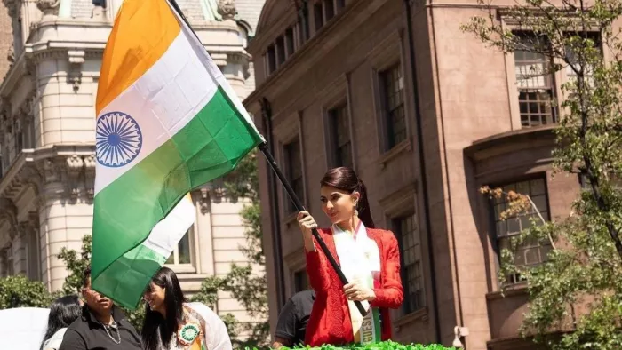 जैकलीन फर्नांडिस ने लहराया तिरंगा (Photo Credit-Jacqueline Fernandez Instagram)
