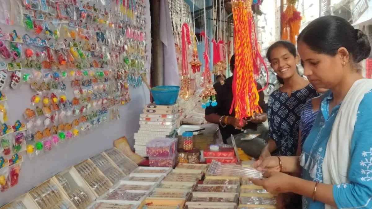 Raksha Bandhan 2023: राखियों से सजा बाजार, आकर्षण का केंद्र बनी खाटू श्याम वाली राखी; घेवर की बढ़ी डिमांड - Raksha Bandhan 2023 date Khatu Shyam rakhi became the center of attraction in ...
