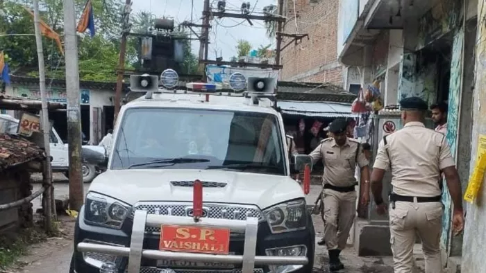 हाजीपुर में गोल्ड लोन ऑफिस लुटने घुसे अपराधी, करने लगे ताबड़तोड़ फायरिंग