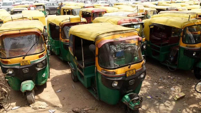 आज-कल दिल्ली एनसीआर में है जरूरी काम तो बरतें एहतियात। फाइल फोटो