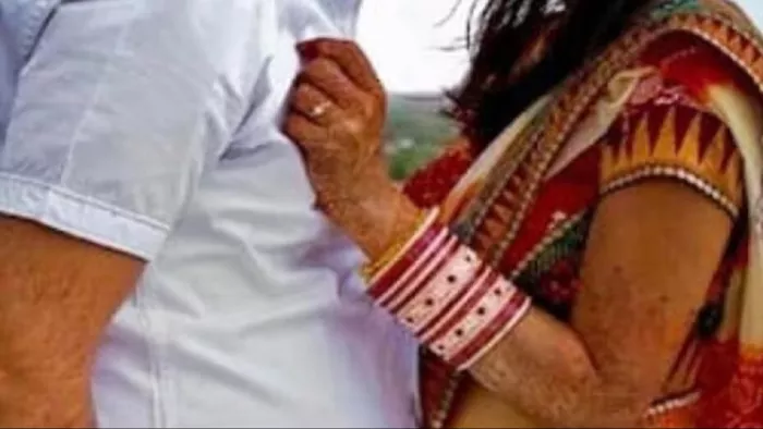 बिहार में तीन बच्चों की मां को हुआ प्यार (जागरण)