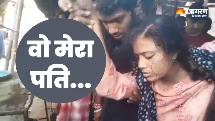 Bihar News: पति पर अपने हक को लेकर दो महिलाएं सरेआम आपस में भिड़ीं।