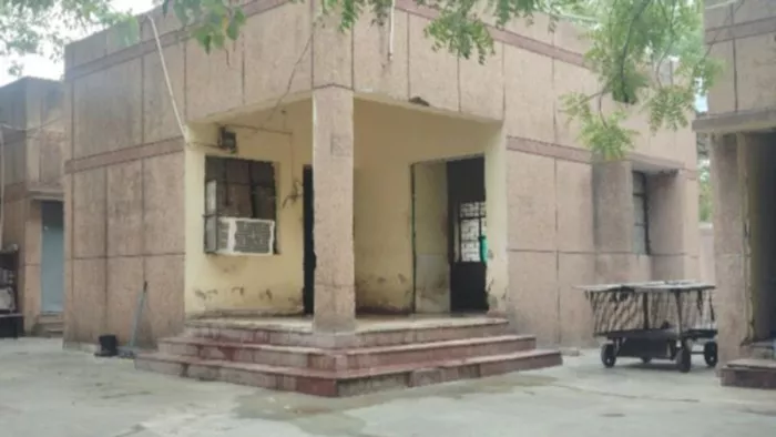 पोस्टमार्टम हाउस में सुरक्षित नहीं हैं शव। फोटो- जागरण