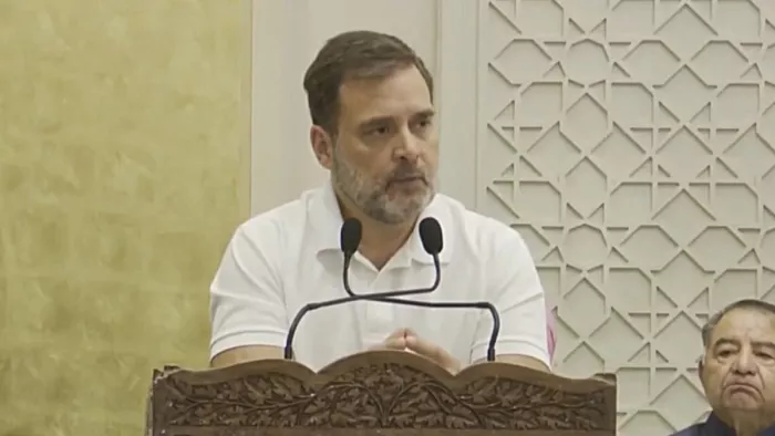 श्रीनगर में राहुल गांधी ने किया कार्यकर्ताओं व नेताओं को संबोधित