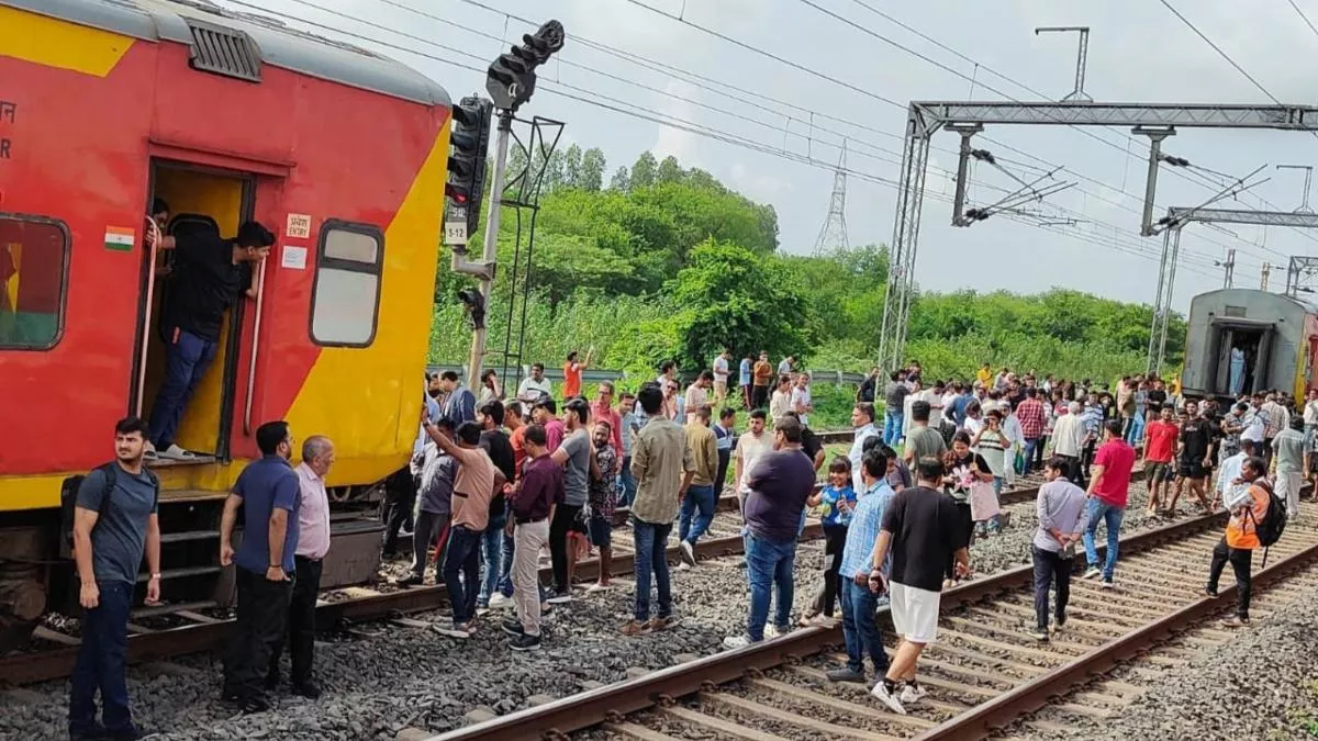 Sabarmati Derailed: रेलकर्मियों के लिए गए बयान, जांच एजेंसी ने किया घटनास्थल का निरीक्षण