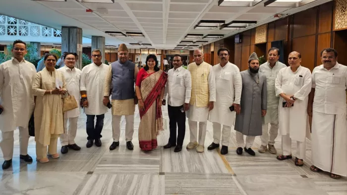 जगदंबिका पाल की अध्यक्षता में हुई वक्फ कानून में संशोधनों पर जेपीसी की पहली बैठक। फोटोः @jagdambikapalmp