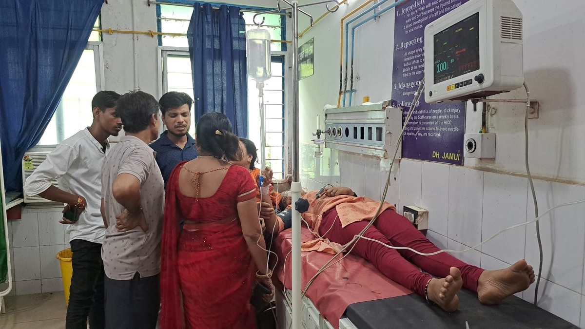 ਬੇਟੀ ਦੀ ਟਿਊਸ਼ਨ ਟੀਚਰ ਨਾਲ ਹੋਇਆ ਪਿਆਰ, ਭੁੱਲਿਆ 14 ਸਾਲ ਦੀ ਸ਼ਾਦੀ! ਸਰਕਾਰੀ ਟੀਚਰ ਬਣਦੇ ਹੀ ਕਰਵਾ ਲਿਆ ਵਿਆਹ