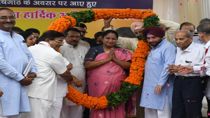 सीएम रेखा बोंली- न डरी हूं, न कभी हार मानूंगी।
