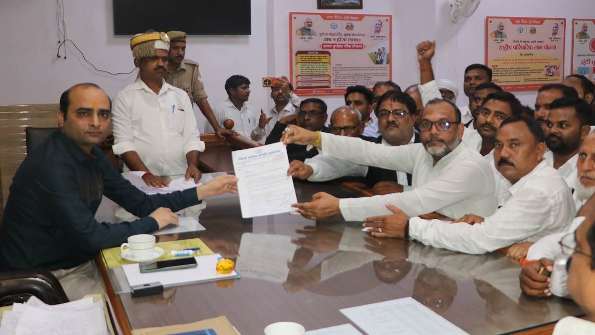 https://www.jagranimages.com/images/newimg/22082025/22_08_2025-congress_worker_24021393.jpg