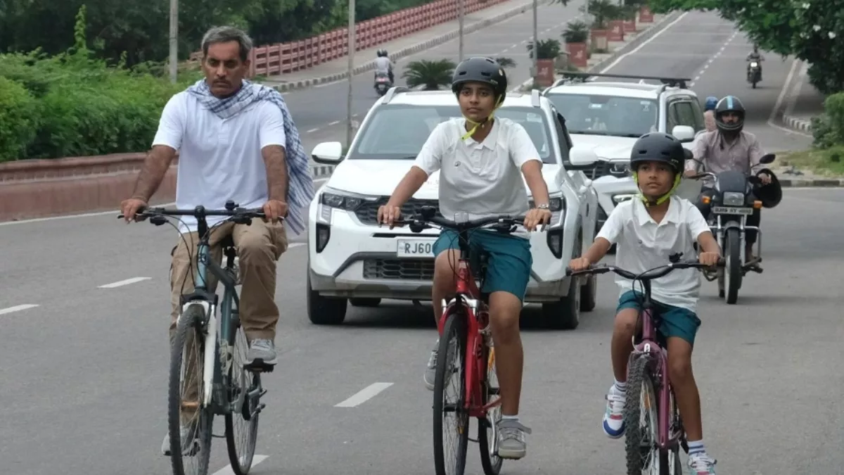 साइकिल से तय की 300 KM की दूरी, दो बहनों ने 'डोल का बध' जंगल बचाने के लिए जयपुर से पहुंची दिल्ली