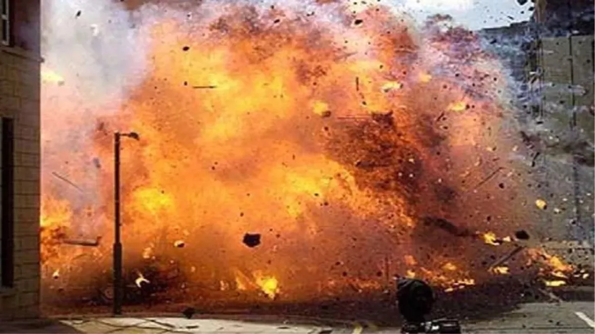 पाकिस्तान में जोरदार धमाके से 2 लोगों की मौत और 33 घायल, कराची में मच गई अफरा-तफरी