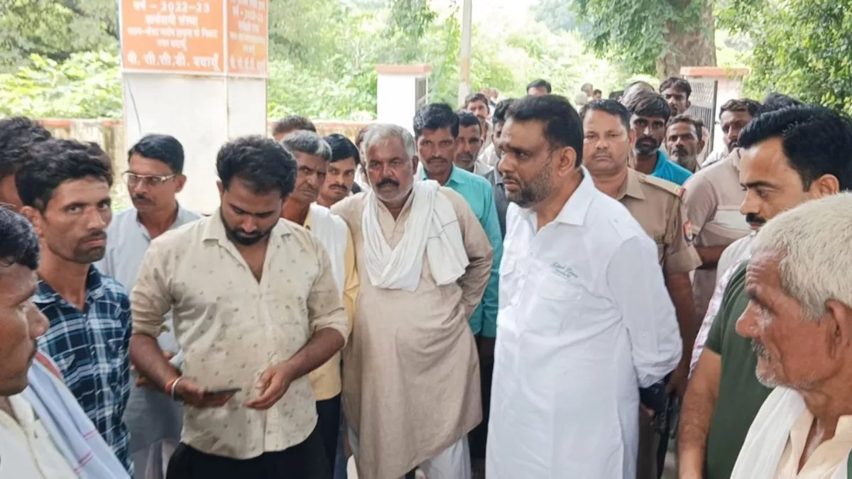 Badaun News: ट्यूबवेल पर धान की सिंचाई कर रहा था किसान, खंभे में करंट आने से मौत