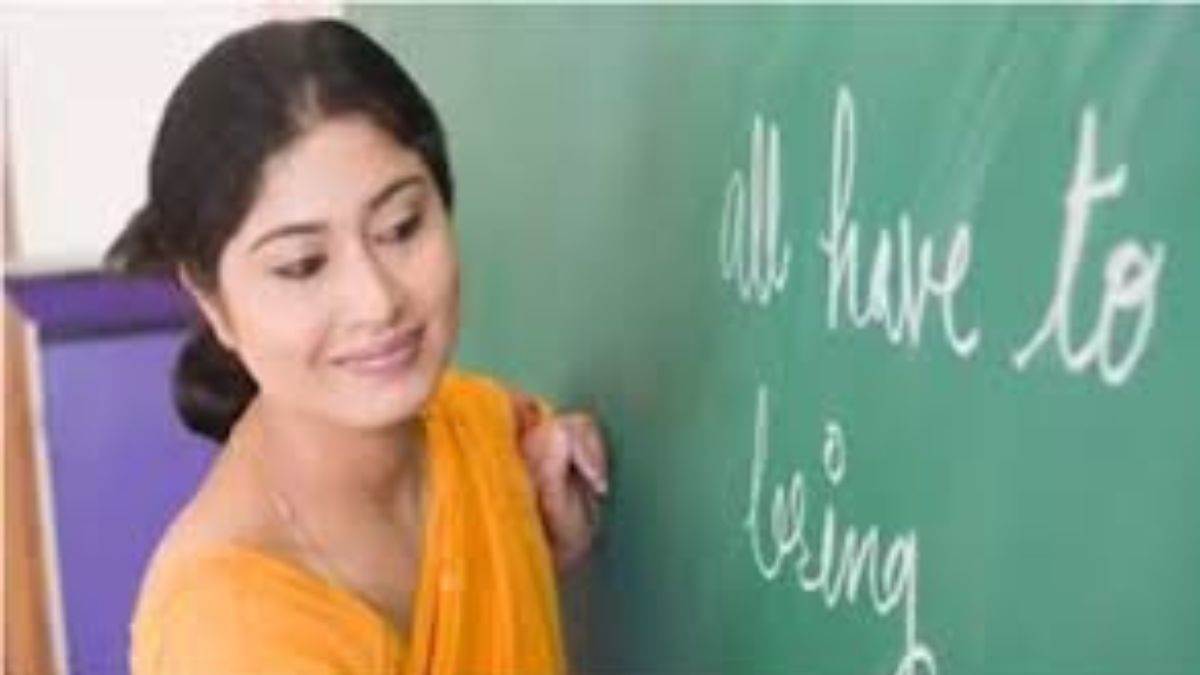 https://www.jagranimages.com/images/newimg/22082025/22_08_2025-govt-school_teacher_24021639_181040948.jpg