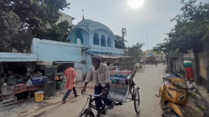 इमामबाड़ा के मुतवल्ली नवाब प्यारे हुसैन व उनके पुत्र साजिद हुसैन ने रखा पक्ष।