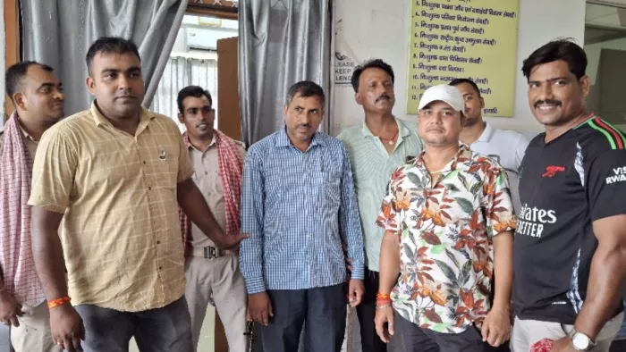 इस्लामपुर में स्वास्थ्य विभाग का बीसीएम 40 हज़ार की रिश्वत लेते गिरफ्तार