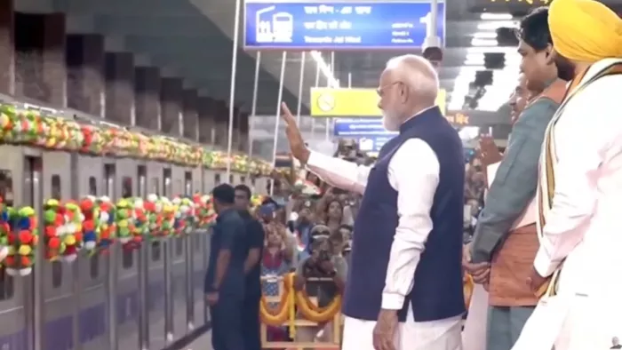 कोलकाता मेट्रो विस्तार उद्घाटन के बाद श्रेय लेने की होड़ (फोटो सोर्स- सोशल मीडिया)