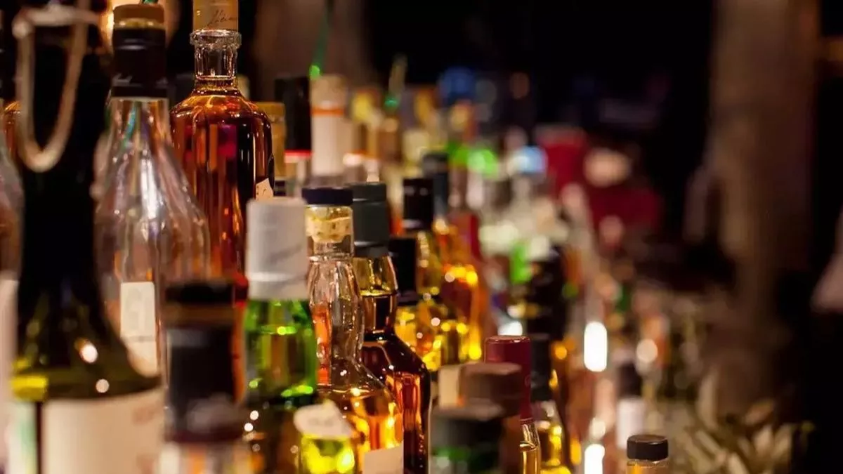 Jharkhand Liquor Shops: झारखंड में शराब दुकानों की बंदोबस्ती को ई-लाटरी शुरू, धनबाद में आए 490 आवेदन