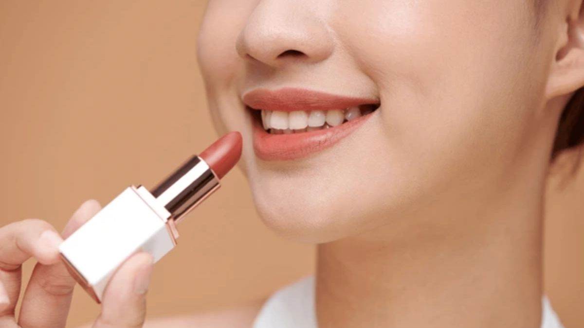 https://www.jagranimages.com/images/newimg/22082025/22_08_2025-nude_lipstick_24021413.jpg