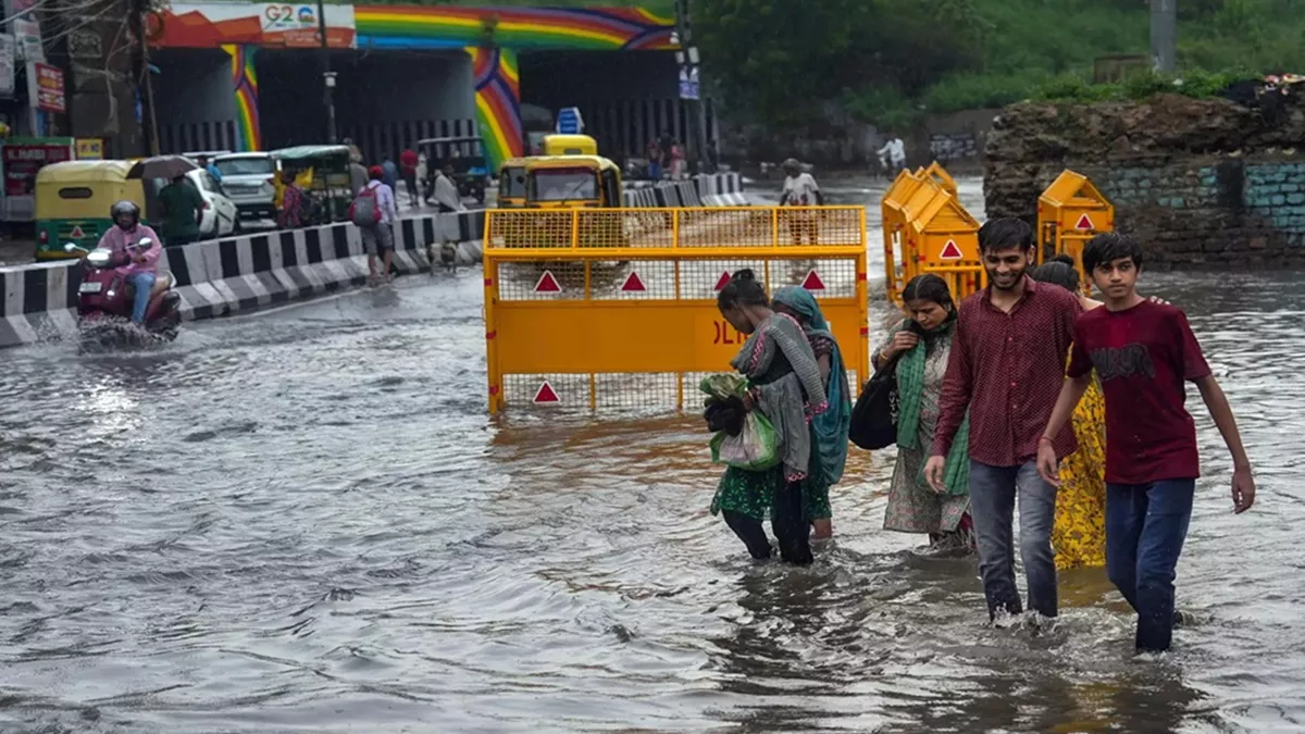 राजस्थान के पांच जिलों में बाढ़ के हालात, दिल्ली-मुंबई एक्सप्रेस वे पर भरा पानी; सेना ने संभाला मोर्चा