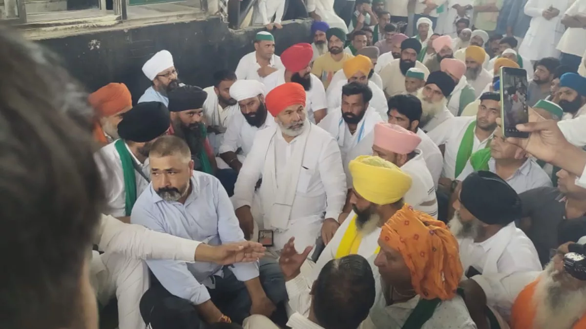 हरिद्वार में टोल प्लाजा पर किसानों का आंदोलन जारी, पहुंचे राकेश टिकैत; 28 अगस्त को महापंचायत का एलान