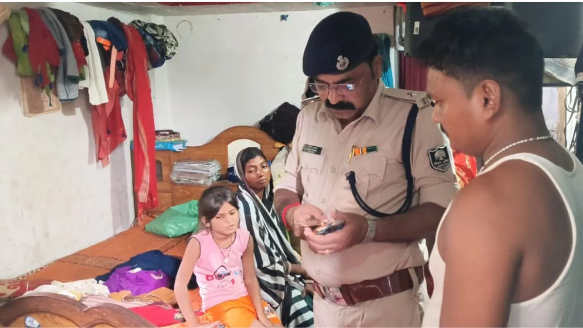 Samastipur News: पैसे के लेनदेन के विवाद में पूर्व विधान पार्षद के मामा की हत्या, आक्रोशित लोगों ने पुलिस को खदेड़ा