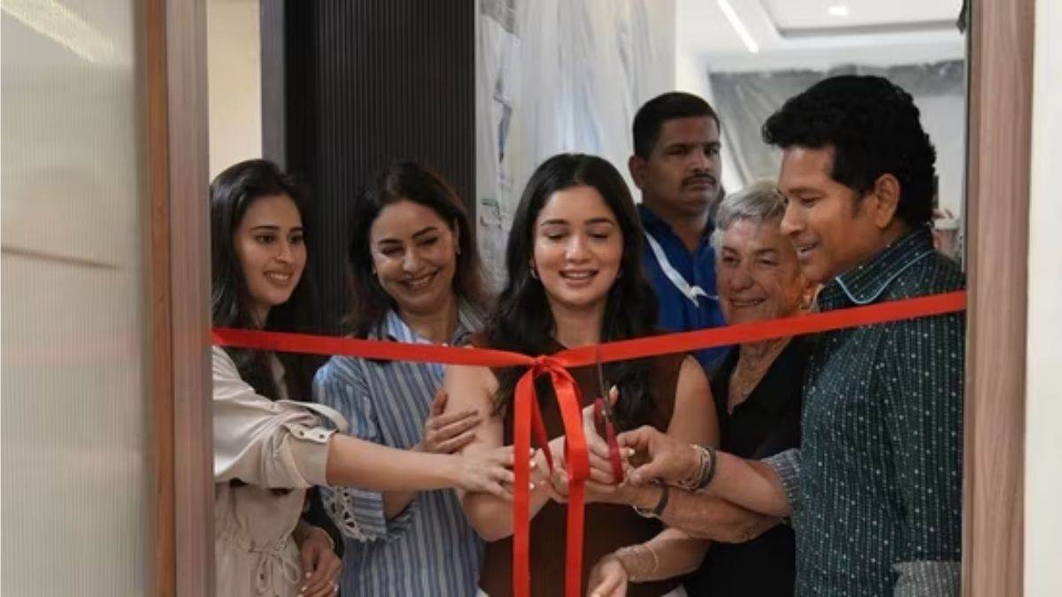 https://www.jagranimages.com/images/newimg/22082025/22_08_2025-sara_tendulkar_2_24021834.jpg