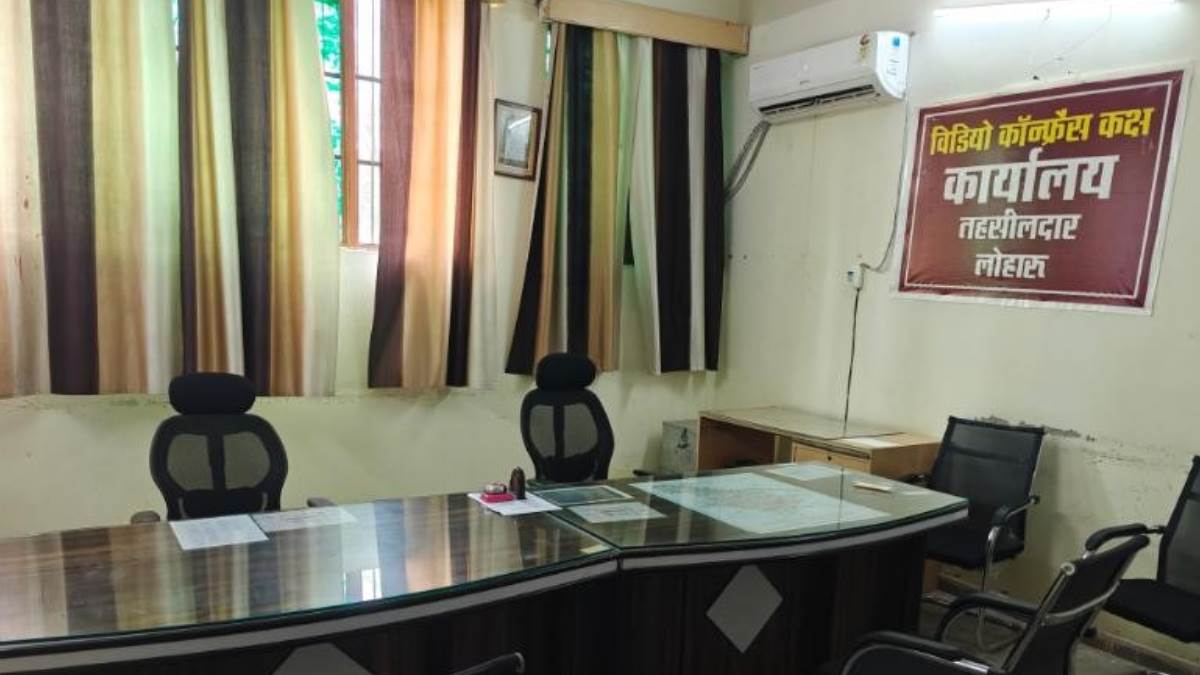 https://www.jagranimages.com/images/newimg/22082025/22_08_2025-tehsildar_news_24021358.jpg