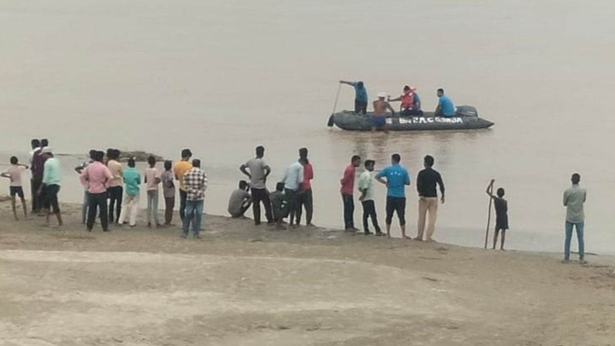 https://www.jagranimages.com/images/newimg/22082025/22_08_2025-wife_jumped_in_river_24021832.jpg
