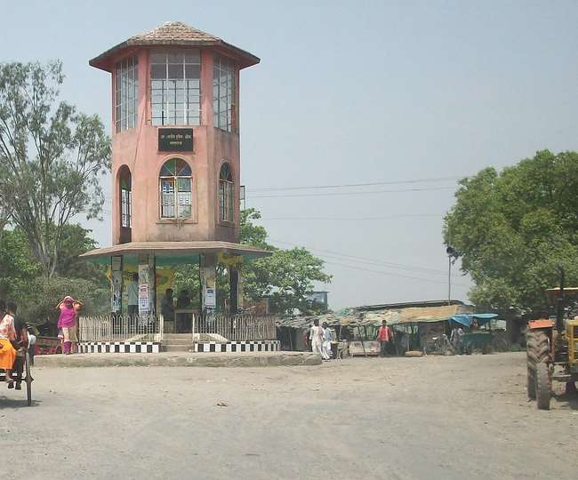 lrp chowk tower of kishanganj became history in a moment collapsed after collision on nh 327e