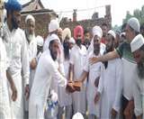 जालंधर के बडयाल पिंड में मस्जिद का नींव पत्थर रखते हुए।
