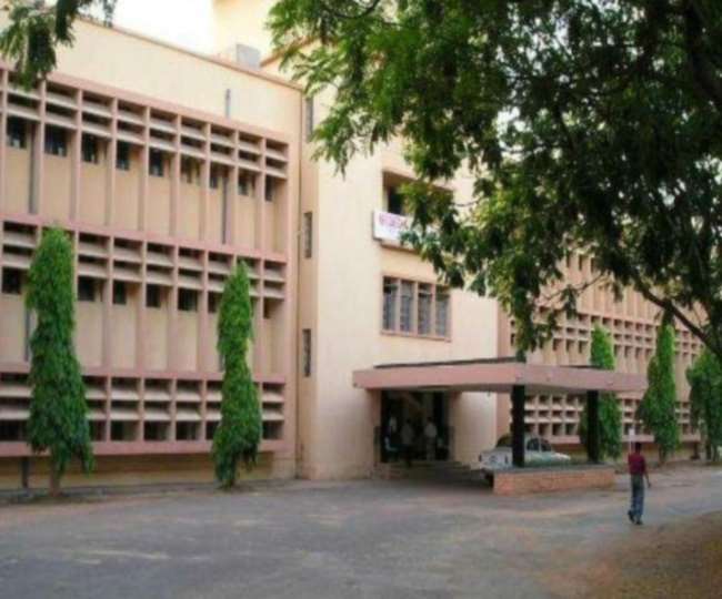 झारखंड में आदित्यपुर में स्थित एनआटी जमशेदपुर का प्रशासनिक भवन।