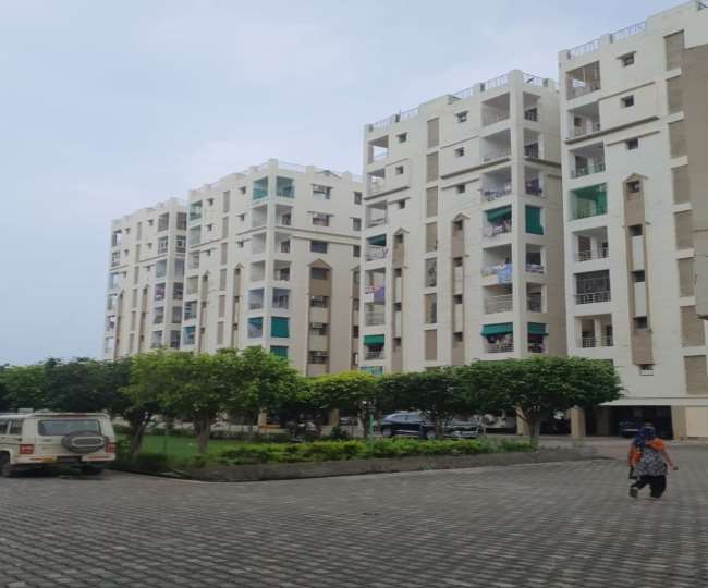 lessons should be taken from saptrishi apartment agra cleanliness is adopted like this erased all traces of dirt jagran special