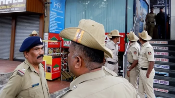 पीएफआइ के आतंकी नेटवर्क पर जांच एजेंसियां कहर बनकर टूट पड़ी।
