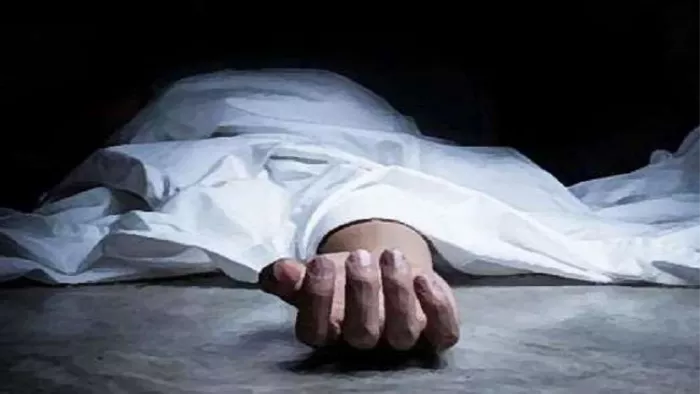 ग्रैंड ओमेक्स सोसायटी में 9वीं मंजिल से गिरकर शख्स की मौत।