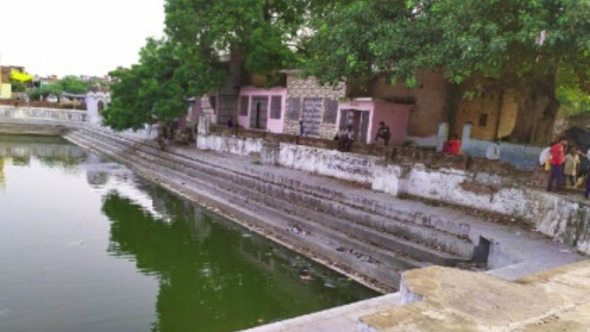 कानपुर देहात के मूसानगर में छोटी गया का स्थान है।