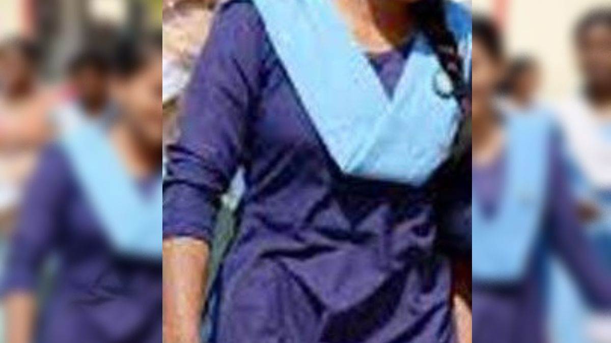 पीड़ित छात्रा के स्वजन ने जनप्रतिनिधियों को दी मामले की जानकारी। प्रतीकात्मक फोटो