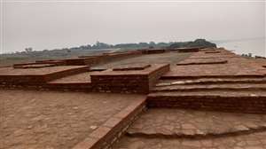 महाराजा उदयन का किला कौशांबी जिले की विरासत है। राजा उदयन-वासवदत्त की प्रेम कहानी का यहां अनूठा इतिहास है।