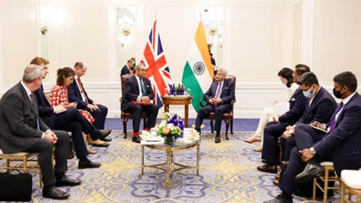 विदेश मंत्री एस जयशंकर ने ब्रिटेन के विदेश सचिव (James Cleverly) से मुलाकात की!