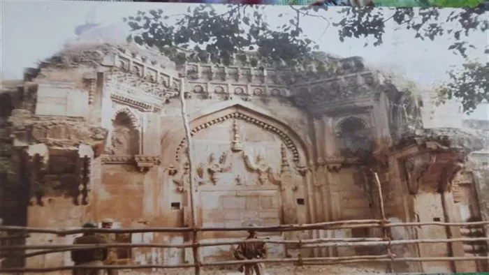 ज्ञानवापी परिसर में मिले शिवलिंग के कार्बन डेटिंग के लिए मंदिर पक्ष की ओर से अदालत में दाखिल किए गए