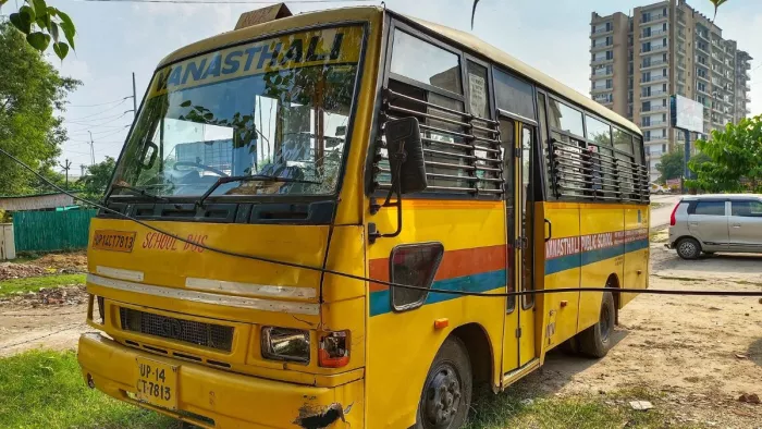 गाजियाबाद में काल बनकर दौड़ी वनस्थली स्कूल की बस, बुजुर्ग की मौत