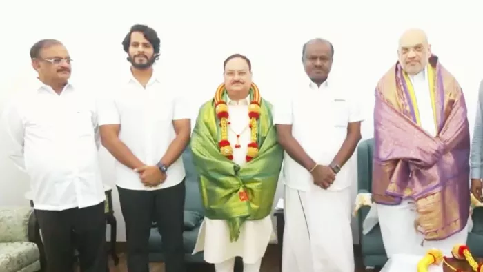 अमित शाह और नड्डा से मिले कुमारस्वामी (फोटो: एएनआई)