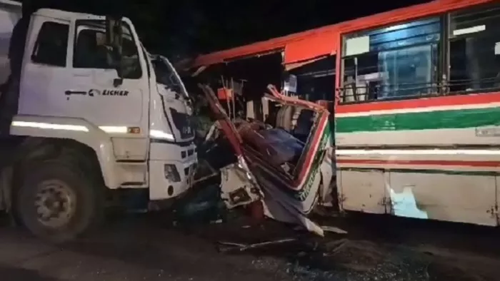 पलवल में भीषण सड़क हादसा, हाइवा और बस में भिड़ंत