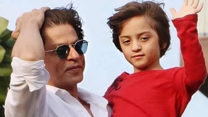 पापा Shah Rukh Khan की जवान देख ऐसा था बेटे का रिएक्शन। Phoo