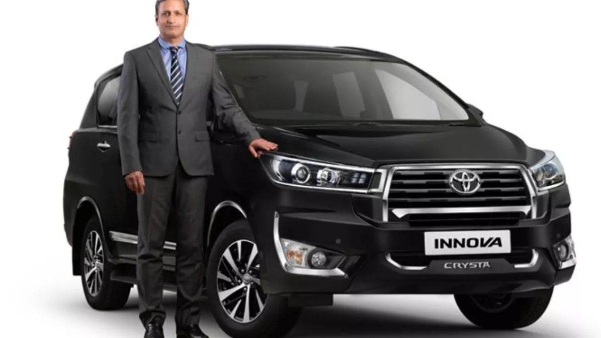 https://www.jagranimages.com/images/newimg/22092023/22_09_2023-toyota_innova_crysta_1_23537115.jpg