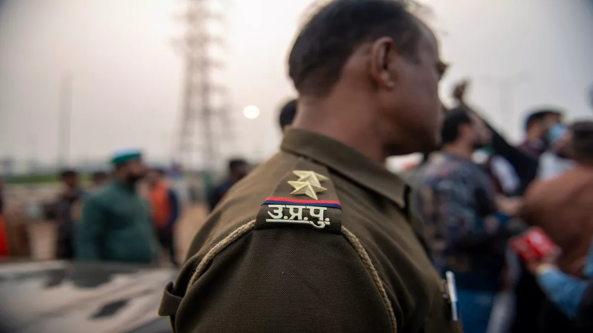 Meerut: प्रेमिका का जन्मदिन मना रहे थे दरोगा जी, मौके पर पहुंच गई पत्नी और बेटी, इसके बाद हुआ जोरदार हंगामा