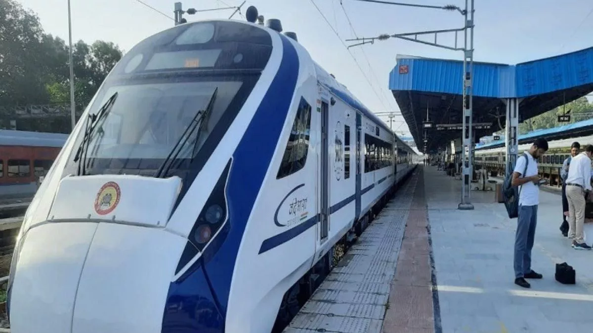 Vande Bharat Train- उदयपुर से दूसरी बार ट्रायल के लिए जयपुर पहुंची वंदे भारत, पांच घंटे 50 मिनट में दूरी की तय