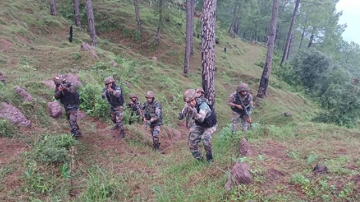 pakistani infiltrator arrested in mendhar sector of poonch district